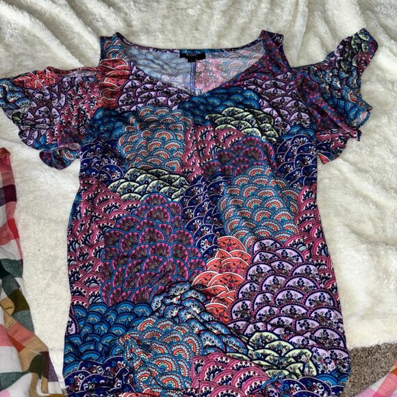 Open shoulder dress, colors are beautiful. - Picture 2 of 6